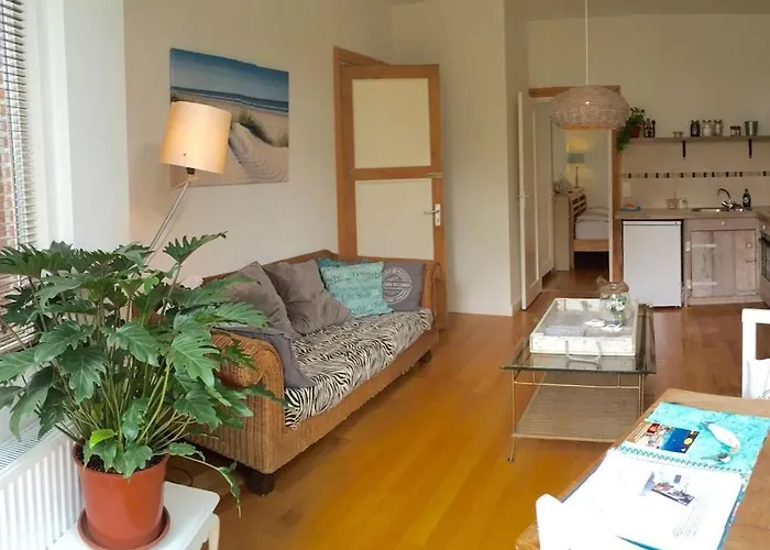 Дом отдыха In With Swimming Pool Зандфорт