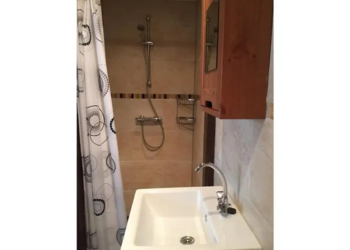 In With Swimming Pool Дом отдыха *